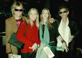 Keith Richards, Patti Hansen and daughters, 2000, NY 8.jpg